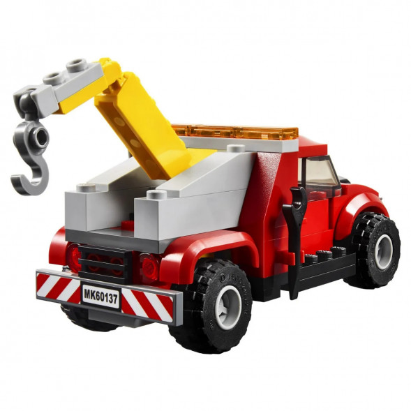 Конструктор LEGO City Police 60137 Побег на буксировщике в Тюмени