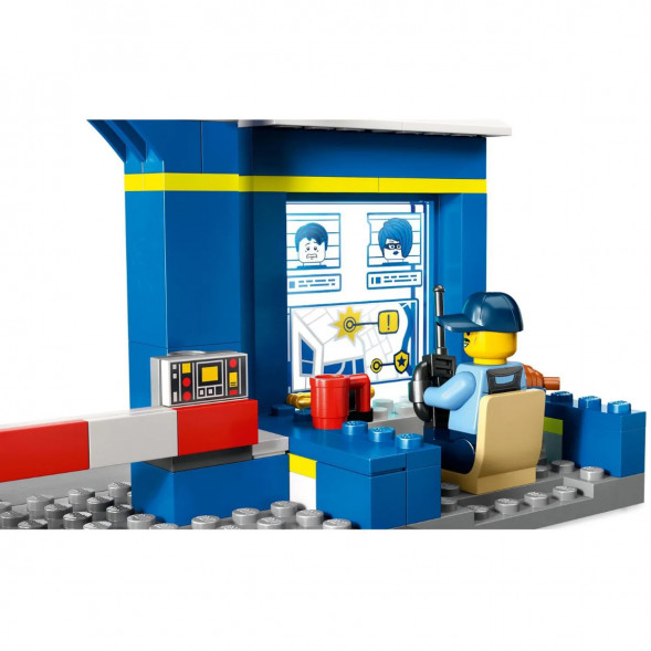 Конструктор LEGO City 60370 Побег из полицейского участка в Тюмени